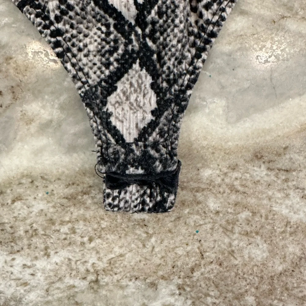 Sexy snakeskin body suit by Timing - Picture 3 of 4